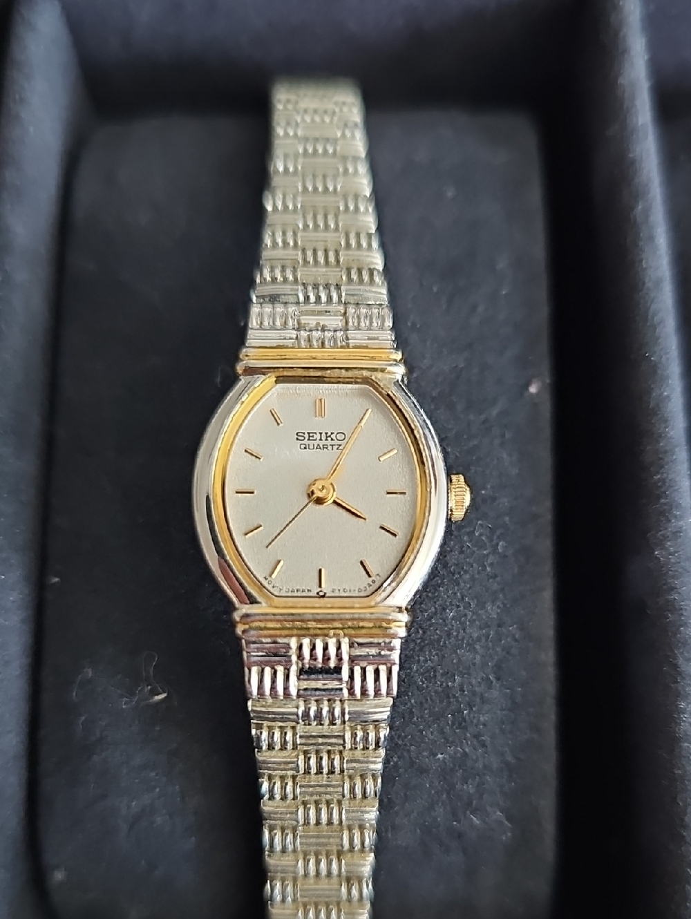 Vintage Seiko Two-Tone Silver and Gold Ladies Quartz Watch, Working. New battery